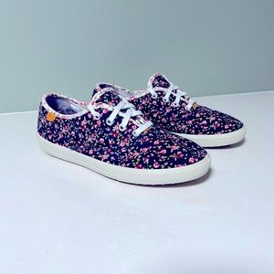 Hotter ,Like New ❣️Sneakers Navy with tiny Pink roses Size 5 Fits like a Size 6